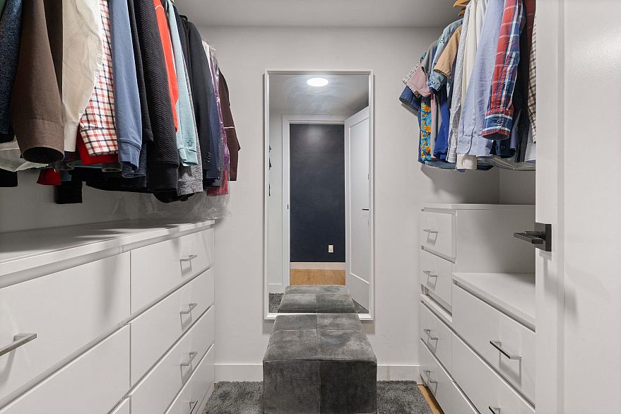 102 1924 Comox Street