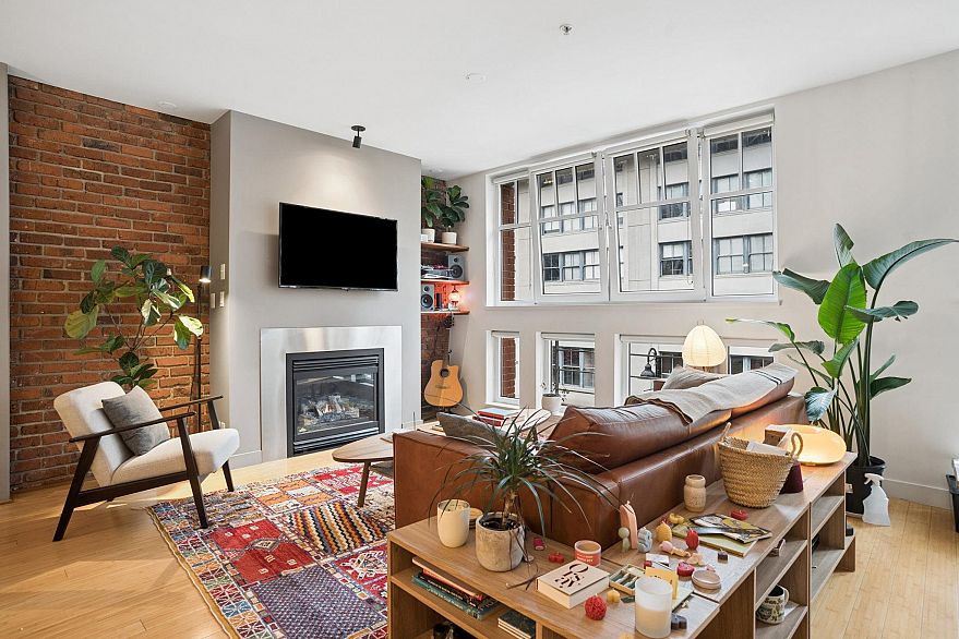 401 1072 Hamilton Street