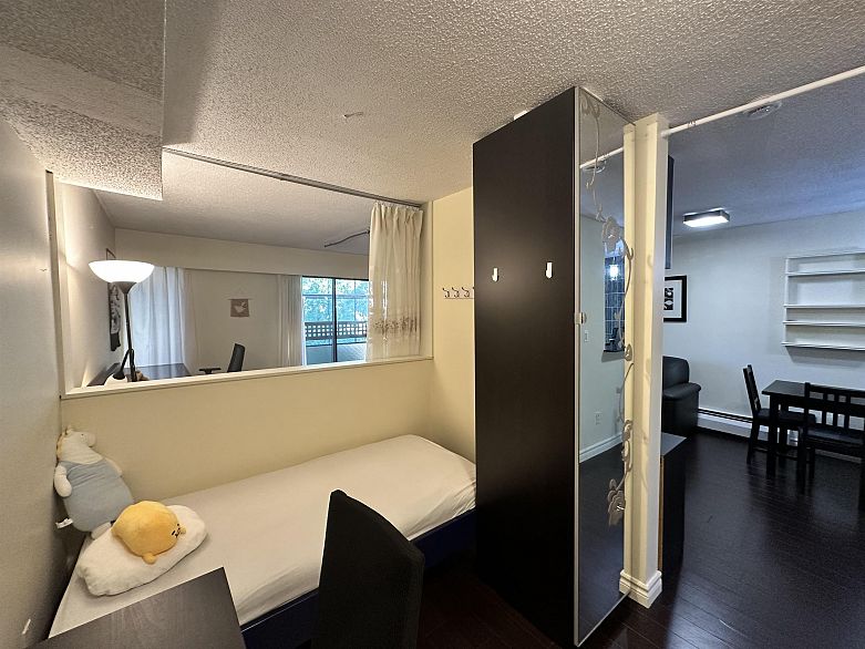 318 2320 W 40th Avenue