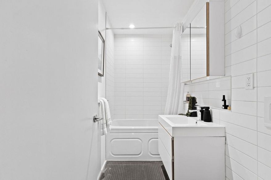 303 219 E Georgia Street