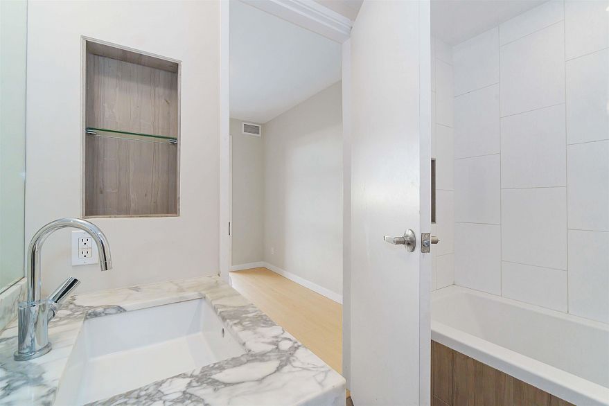 2307 1351 Continental Street