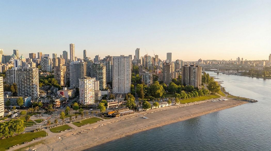 102 1924 Comox Street