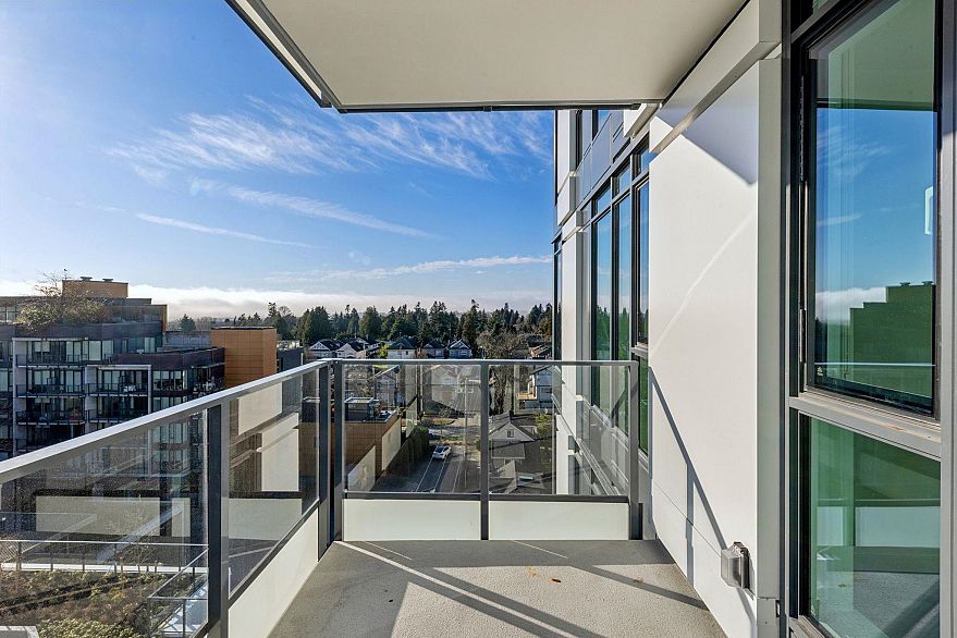 606 8415 Granville Street