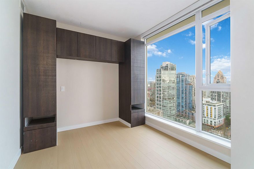 2307 1351 Continental Street