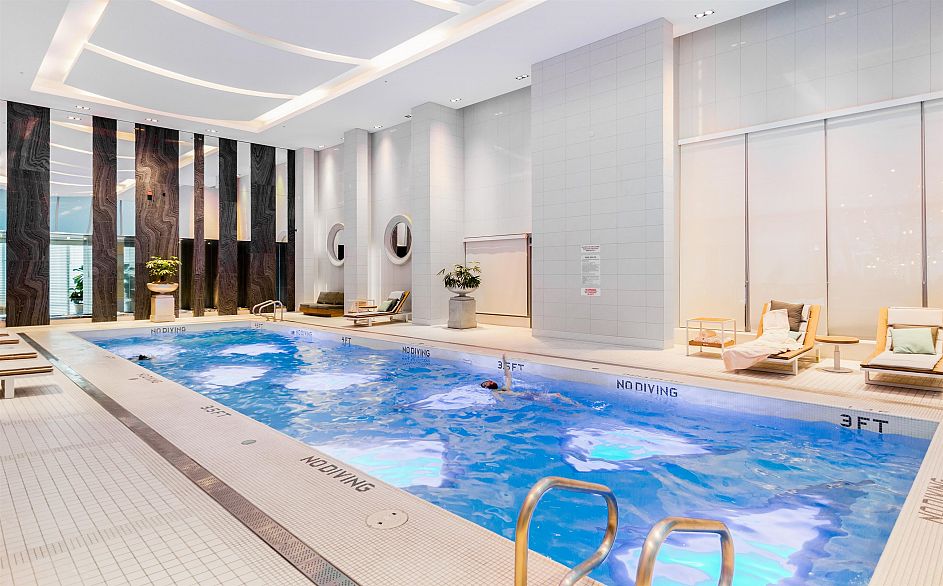 2702 667 Howe Street