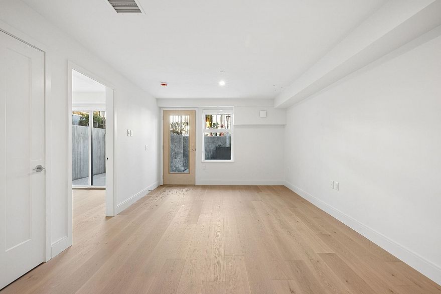 152 408 W 45th Avenue