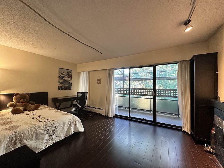 318 2320 W 40th Avenue