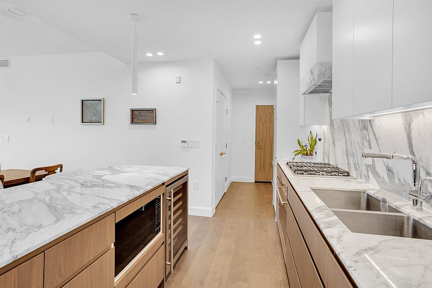 307 3668 W 10th Avenue