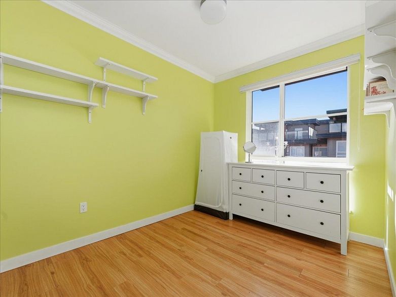 PH12 5983 Gray Avenue