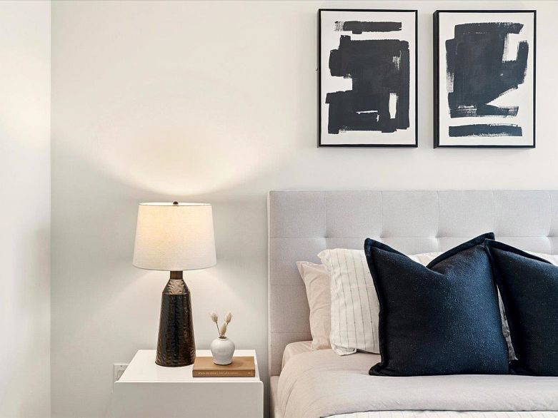 503 933 Hornby Street