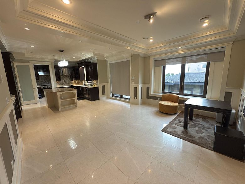 7689 Jasper Crescent