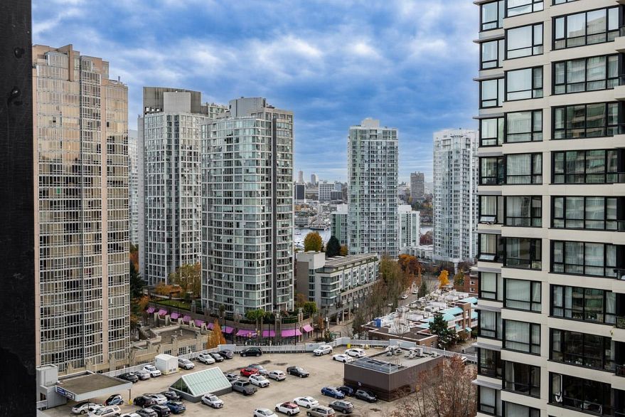 1706 909 Mainland Street