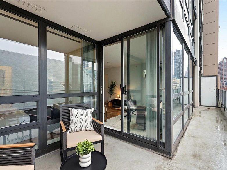 503 933 Hornby Street