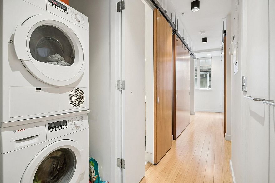 401 1072 Hamilton Street