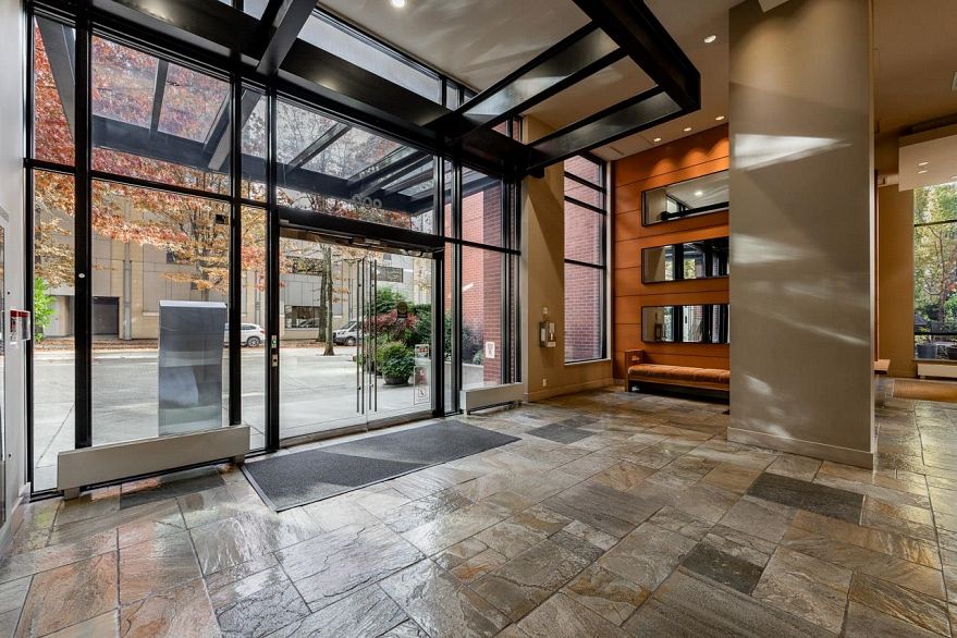 1706 909 Mainland Street