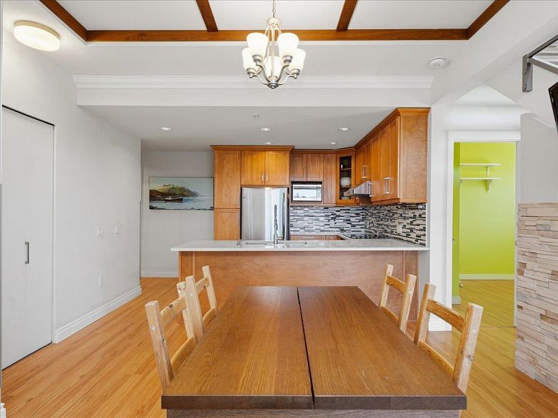 PH12 5983 Gray Avenue