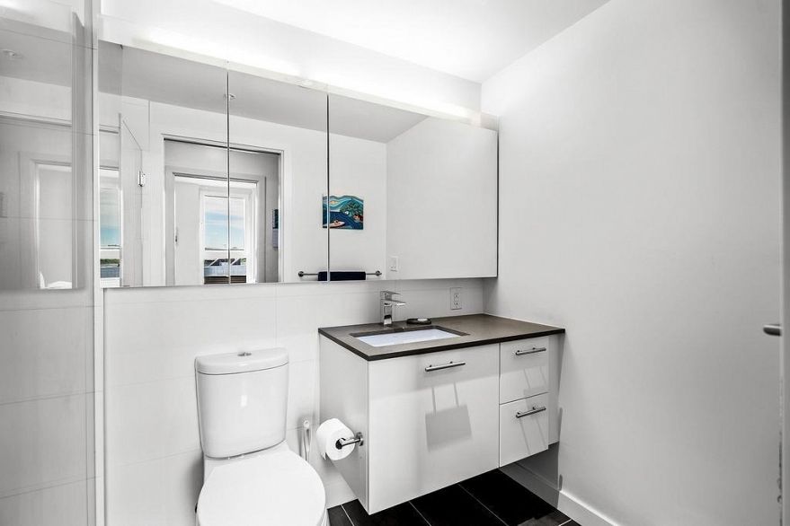 1005 150 E Cordova Street