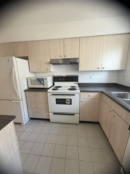 202 3683 Wellington Avenue