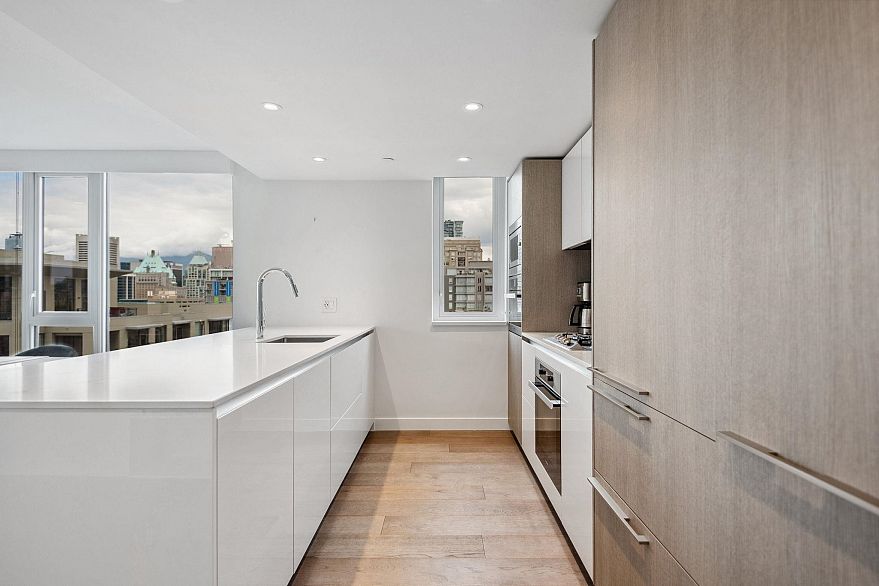 2002 1111 Richards Street