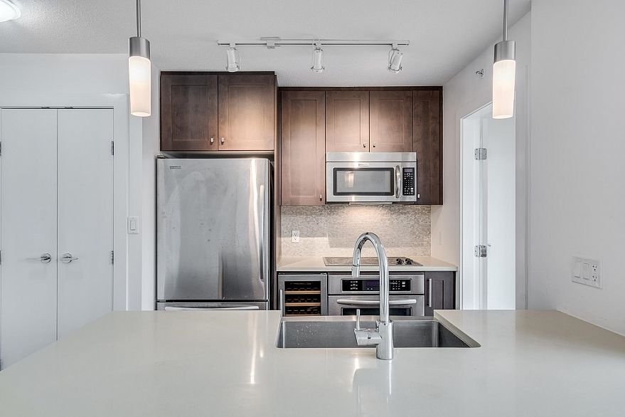 1404 888 Homer Street