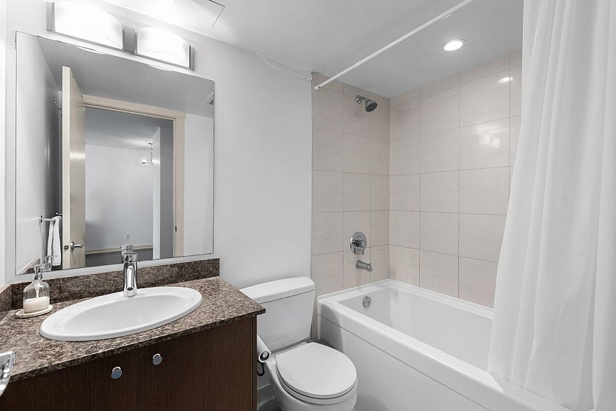 706 1212 Howe Street