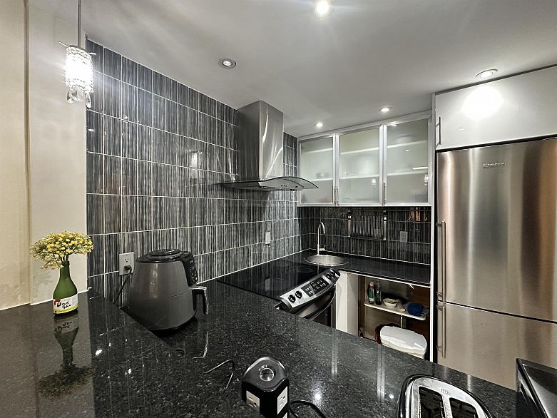 318 2320 W 40th Avenue