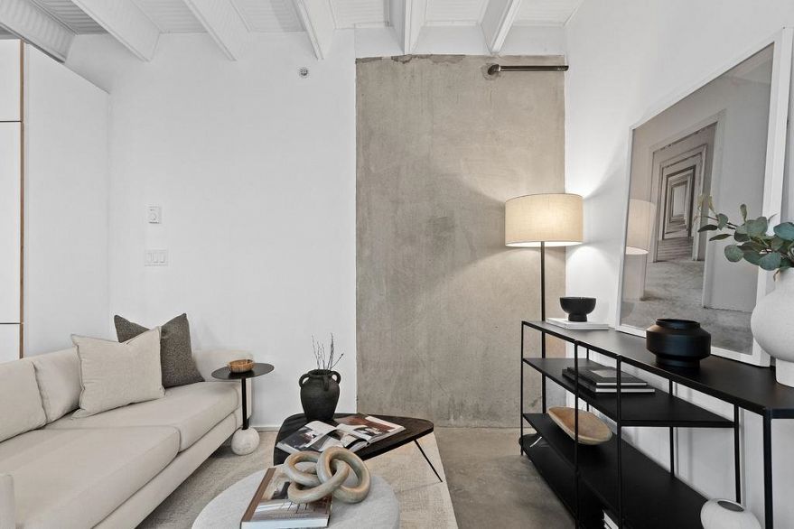 303 219 E Georgia Street