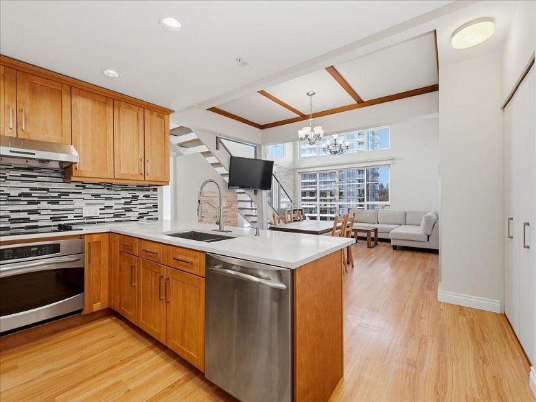 PH12 5983 Gray Avenue