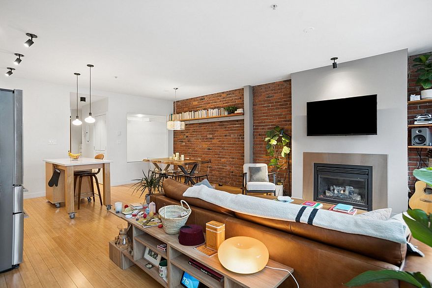 401 1072 Hamilton Street