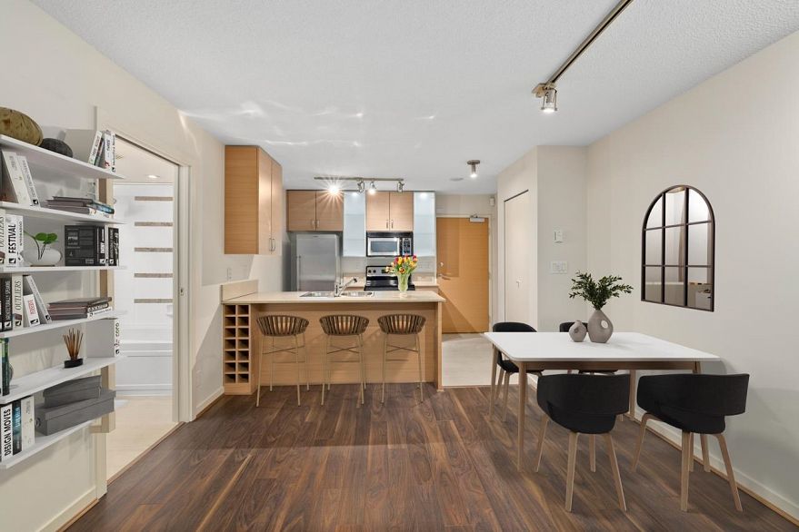 2803 928 Homer Street