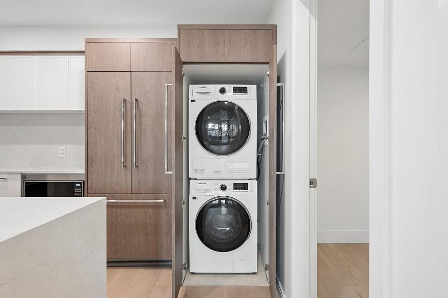 152 408 W 45th Avenue