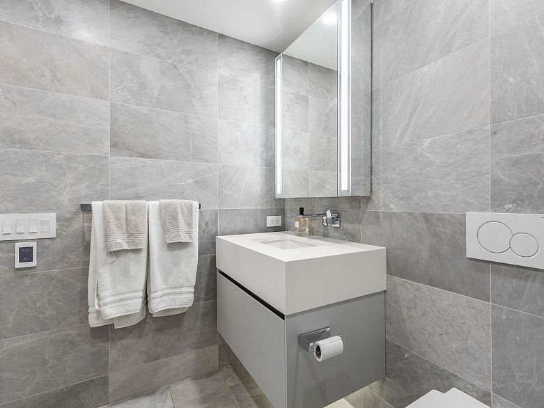 1104 889 Pacific Street