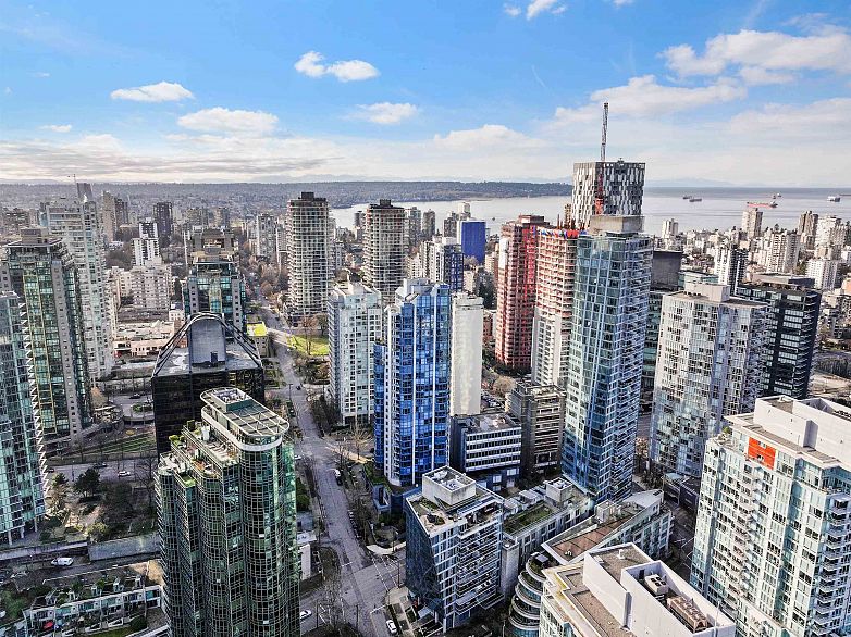 2303 1415 W Georgia Street