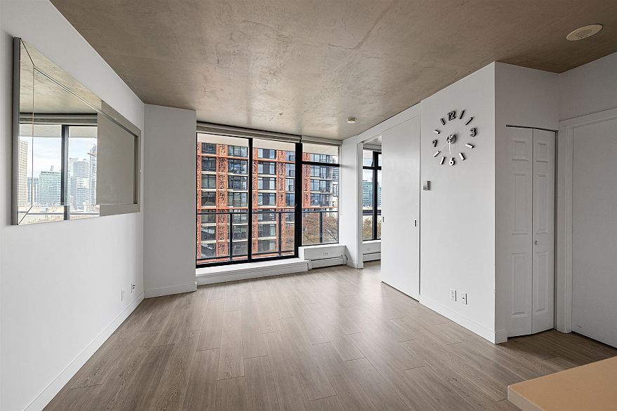 1407 108 W Cordova Street