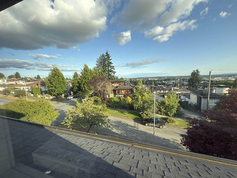 7689 Jasper Crescent