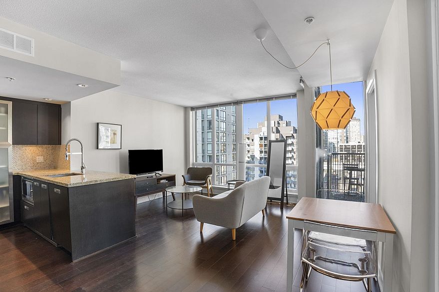 1802 1055 Richards Street