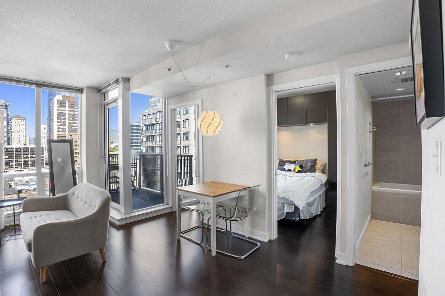 1802 1055 Richards Street