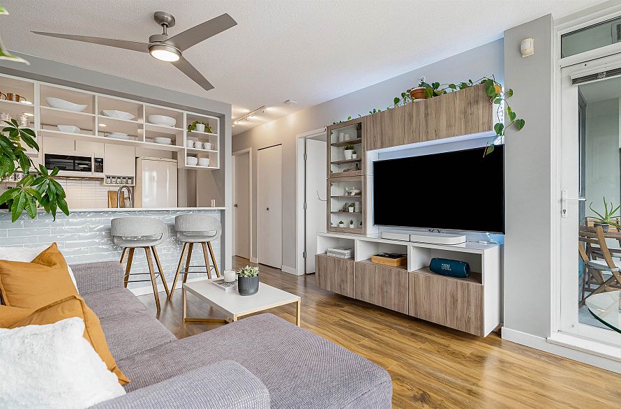 1711 939 Expo Boulevard