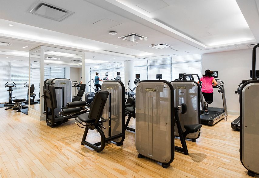 2702 667 Howe Street