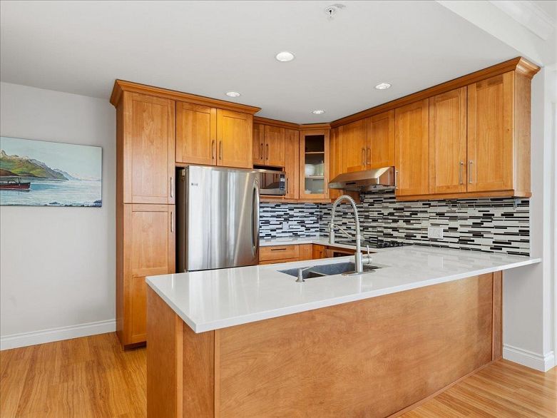 PH12 5983 Gray Avenue