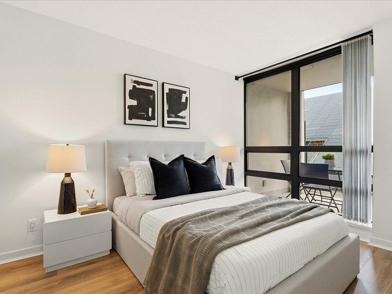 503 933 Hornby Street