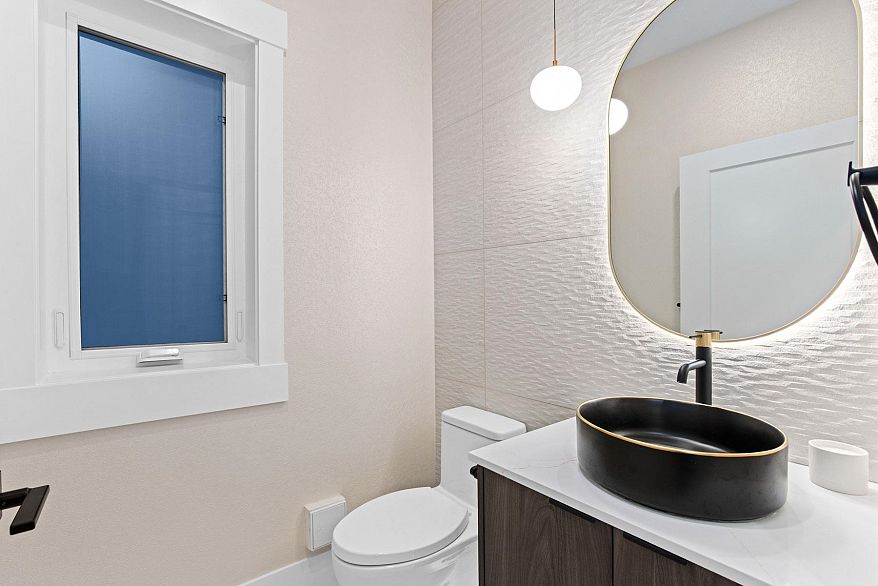 2 4549 W 11th Avenue