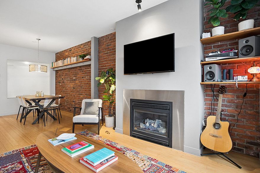 401 1072 Hamilton Street