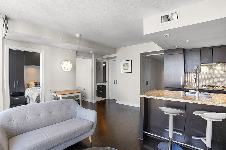 1802 1055 Richards Street