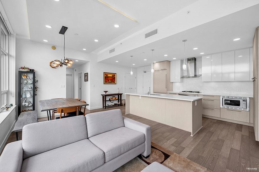 604 5077 Cambie Street