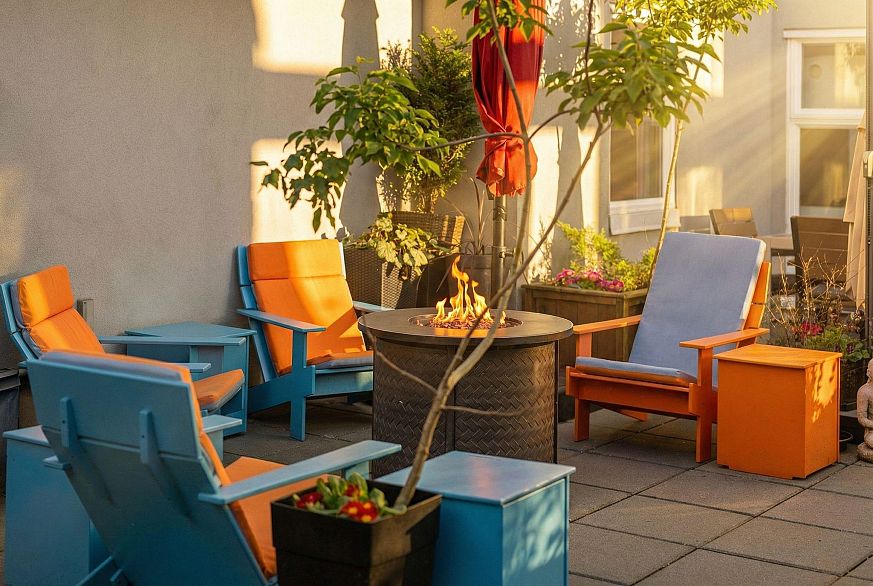 102 1924 Comox Street