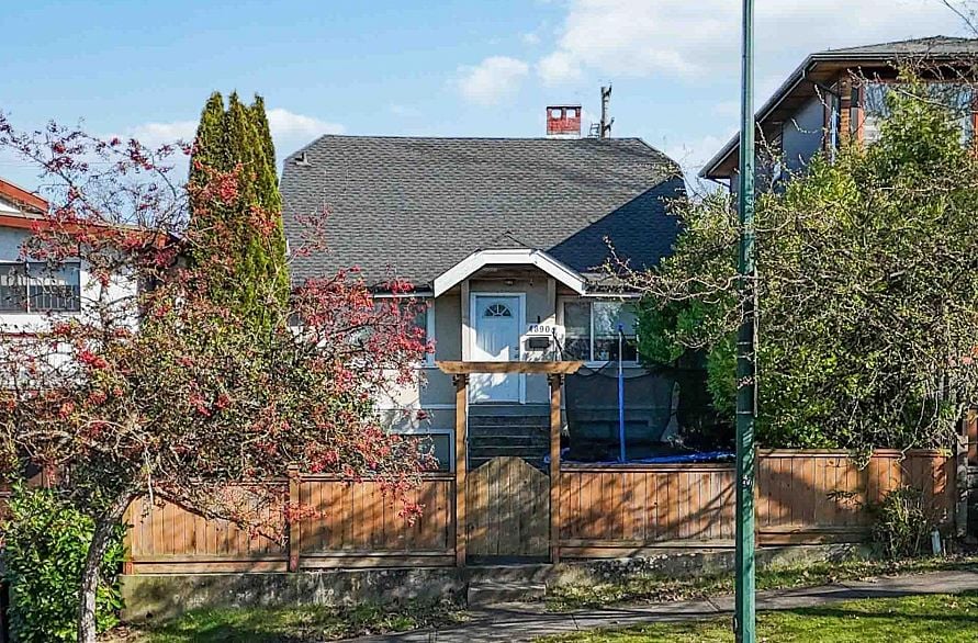 4890 Dumfries Street