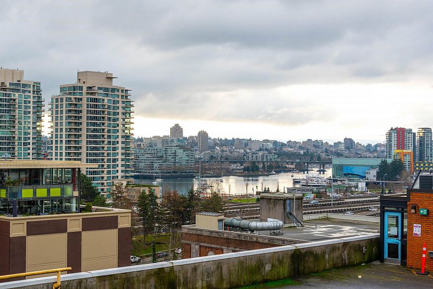 303 219 E Georgia Street