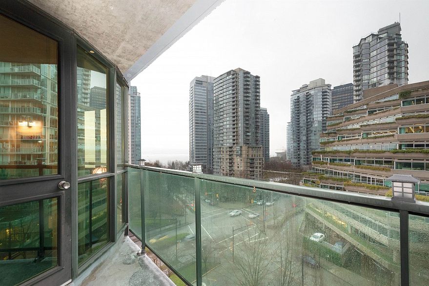 806 555 Jervis Street