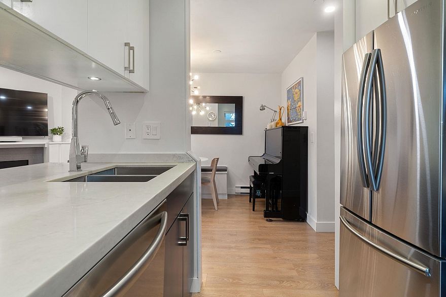 102 1924 Comox Street